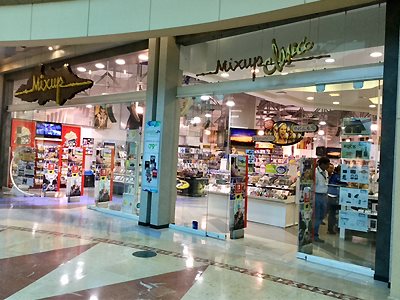 MIXUP Collage Photo 2