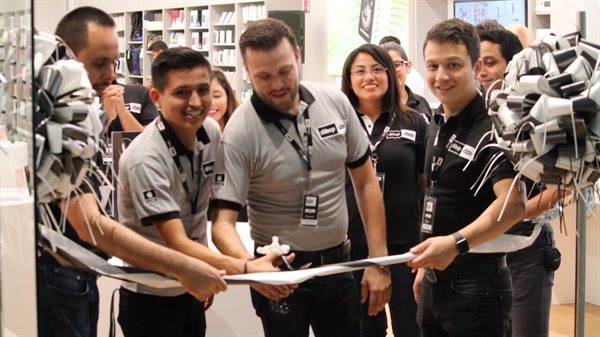 MIXUP Collage Photo 3