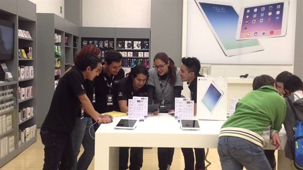 MIXUP Collage Photo 4