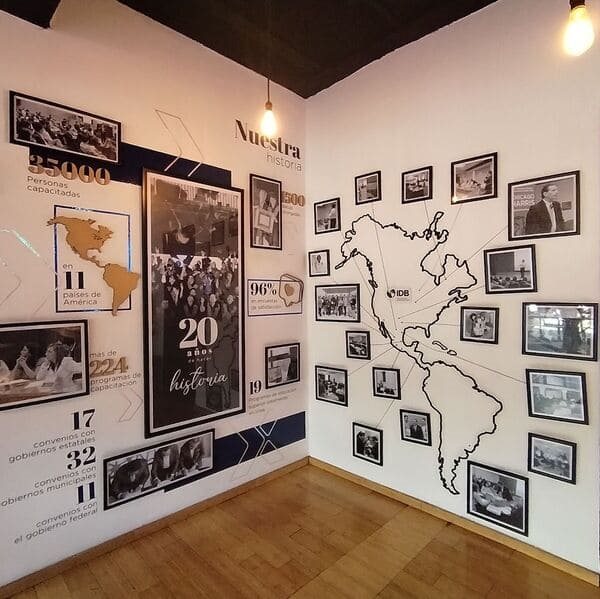 IEXE UNIVERSIDAD Collage Photo 0