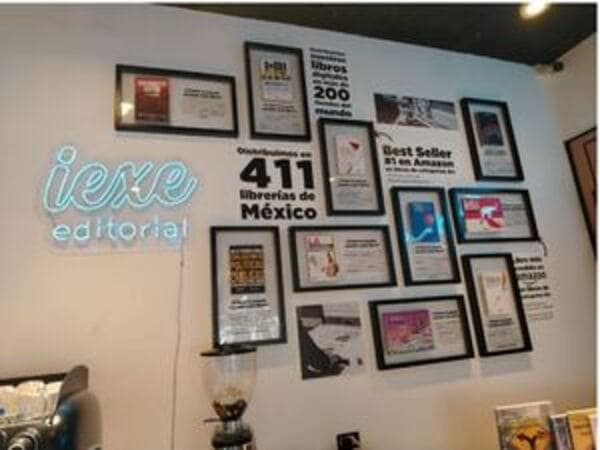 IEXE UNIVERSIDAD Collage Photo 1