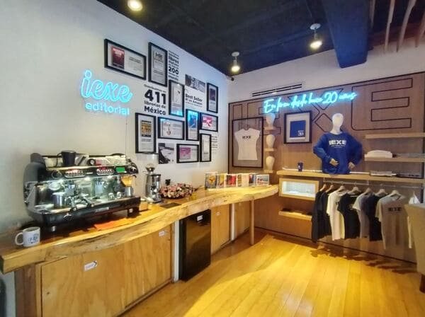 IEXE UNIVERSIDAD Collage Photo 2