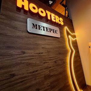 HOOTERS MEXICO Collage Photo 0