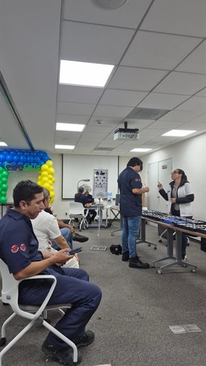 ETIQUETAS ELECTRONICAS DE OCCIDENTE Collage Photo 4