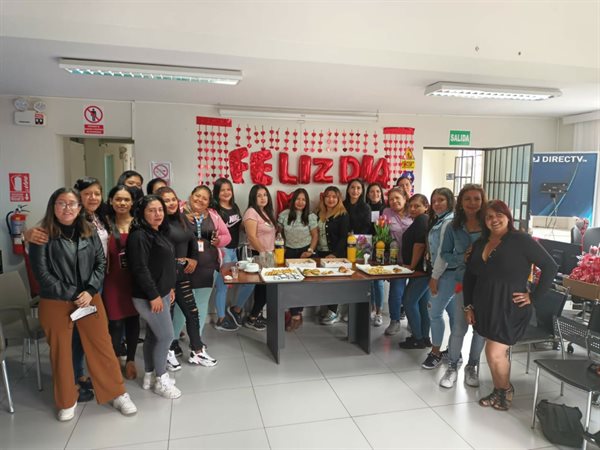 Visual Connections Sac Collage Photo 1