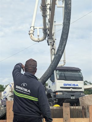 GRUPO POSE Collage Photo 3